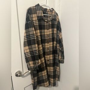 FALL SEASON ESSENTIAL!!! Beautiful long neutral plaid jacket